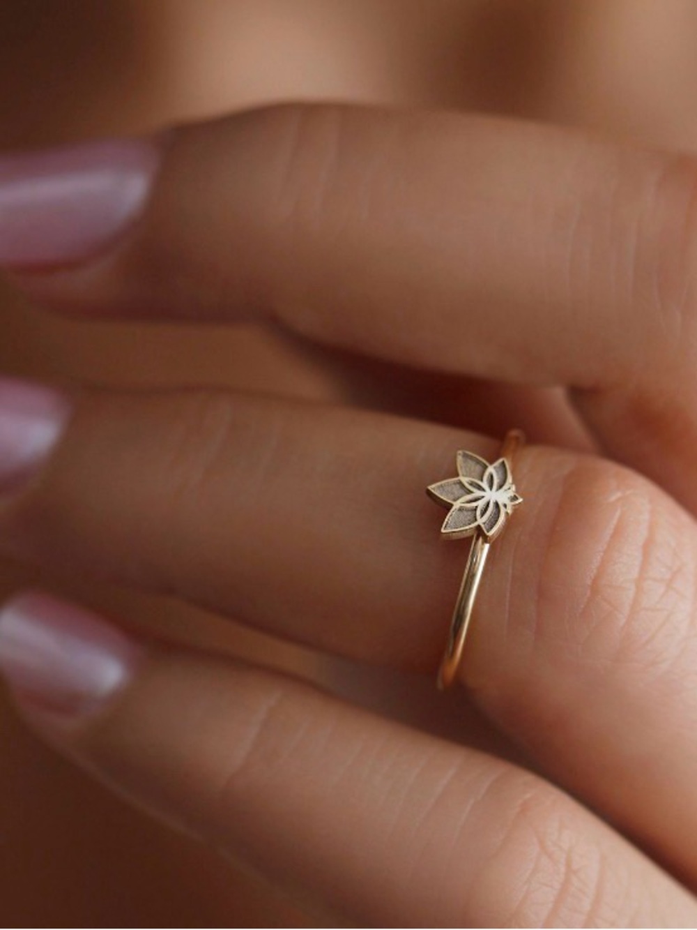 NIB Delicate Lotus Flower Sterling Ring Never Worn. Size 7.5
